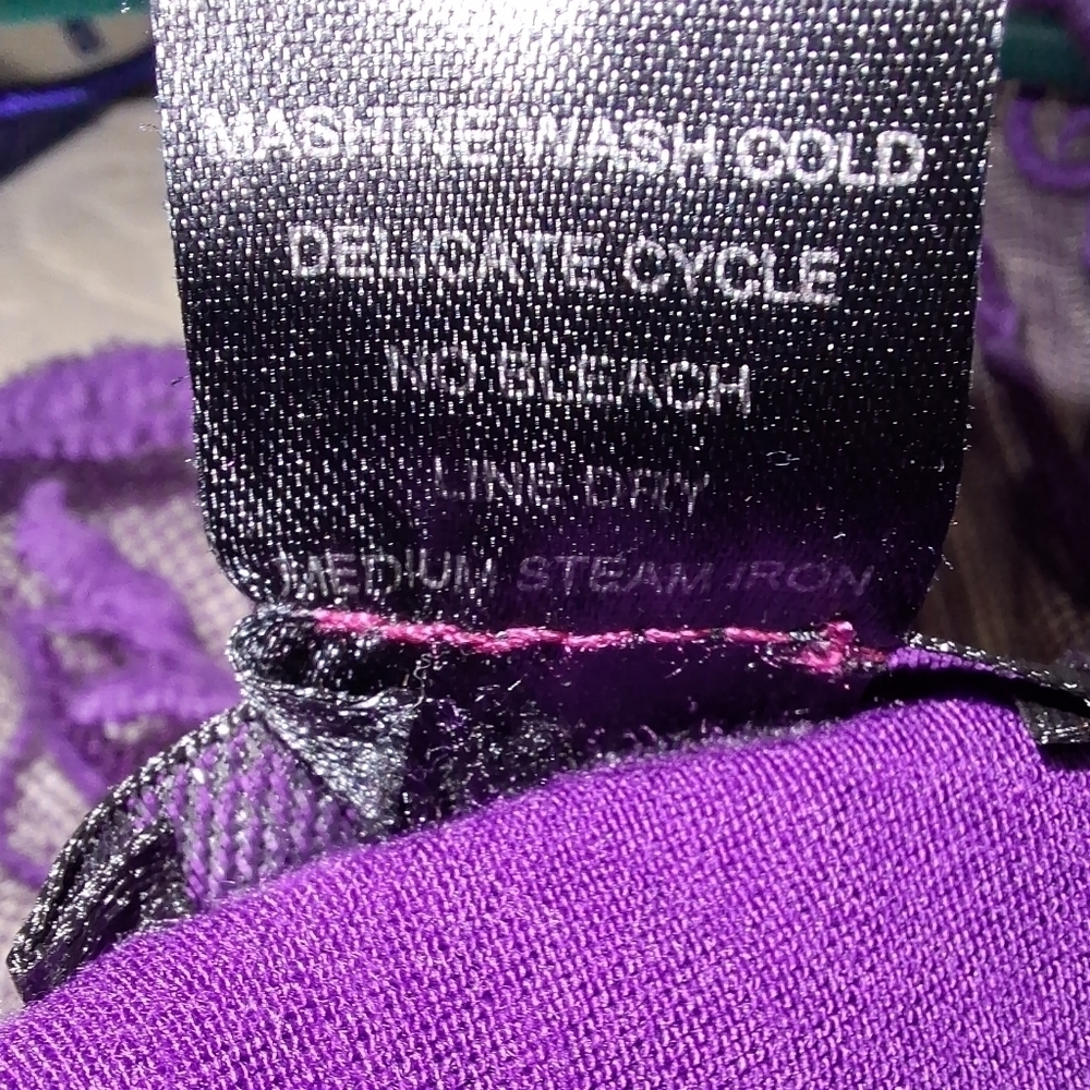 A Step in Style boho purple v shaped lacy top capped sleeve dress in a 3XL. - Picture 4 of 8
